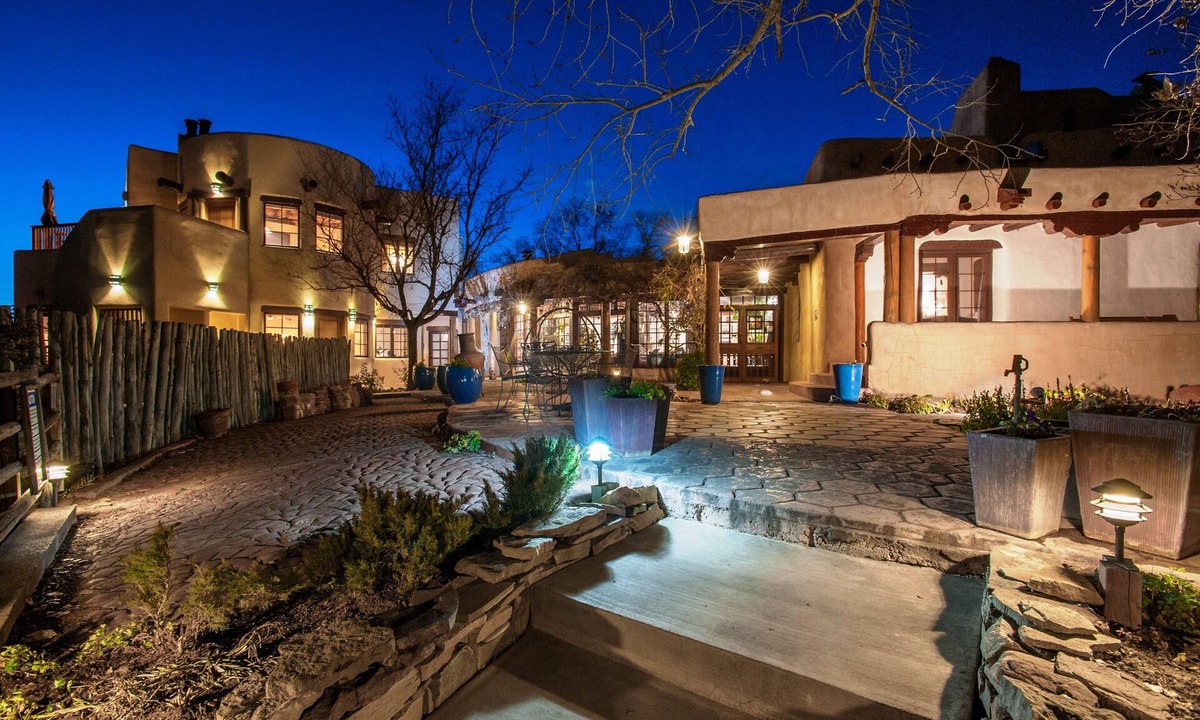Taos Bed & Breakfast | Inn on La Loma Plaza