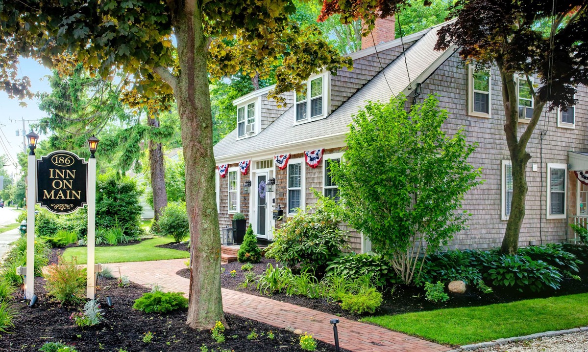 Yarmouth Port Bed & Breakfast | Inn on Main