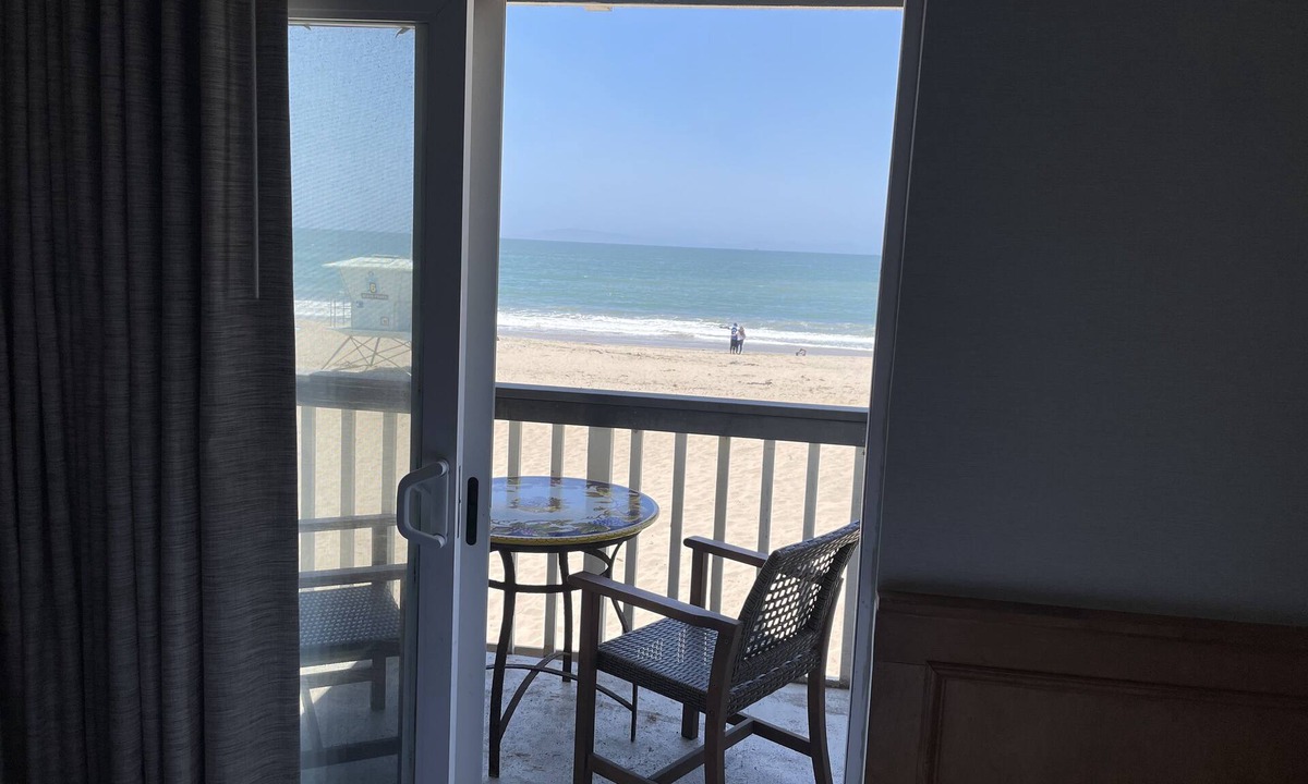 Pierpont Bay Hotel | Inn On The Beach