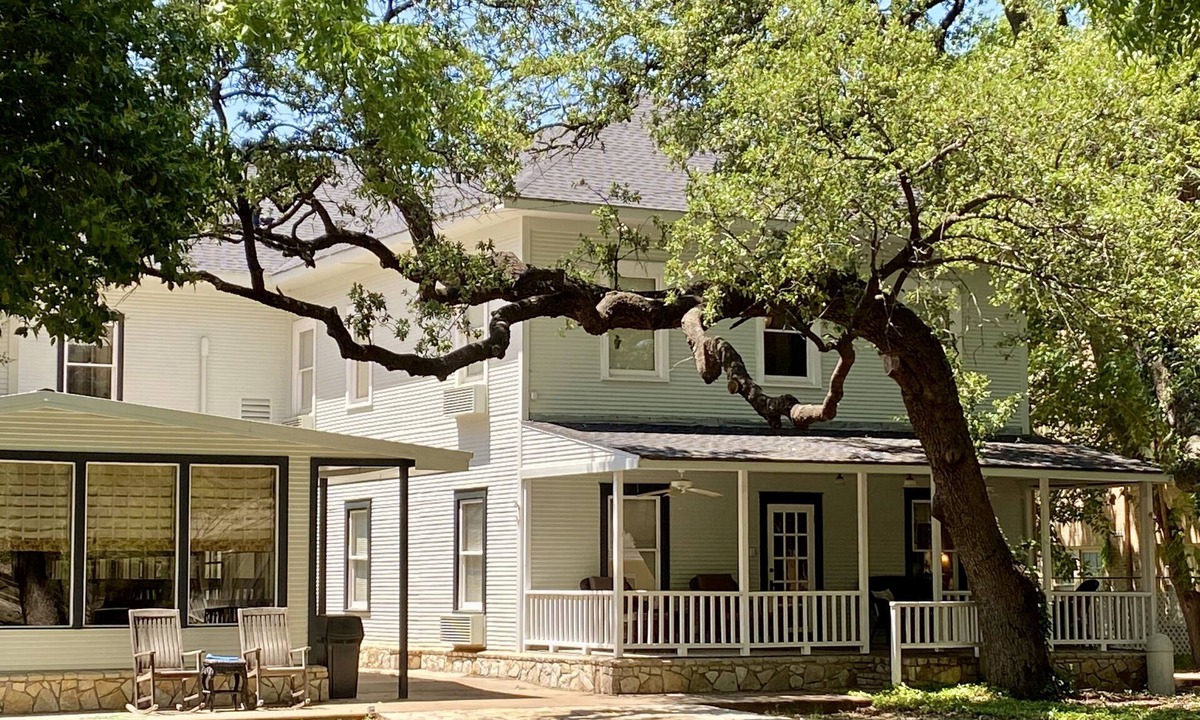 Glen Rose Hotel | Inn On The River