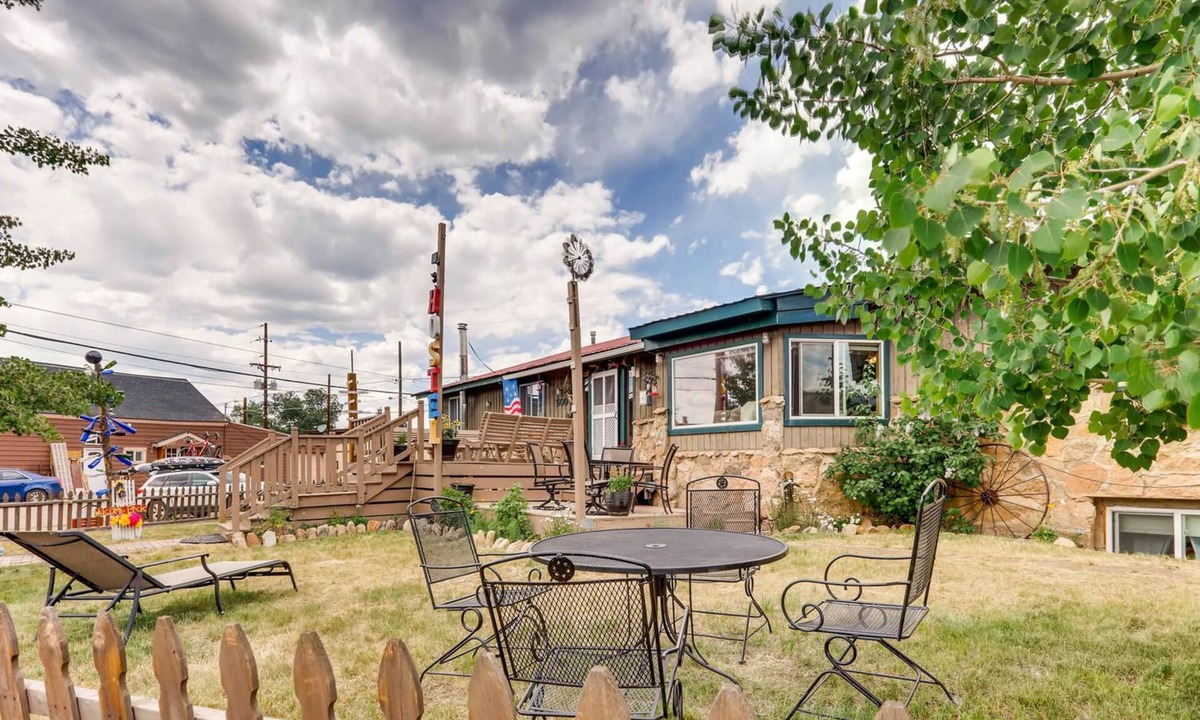 Leadville Hostel | Inn the Clouds Hostel & Inn