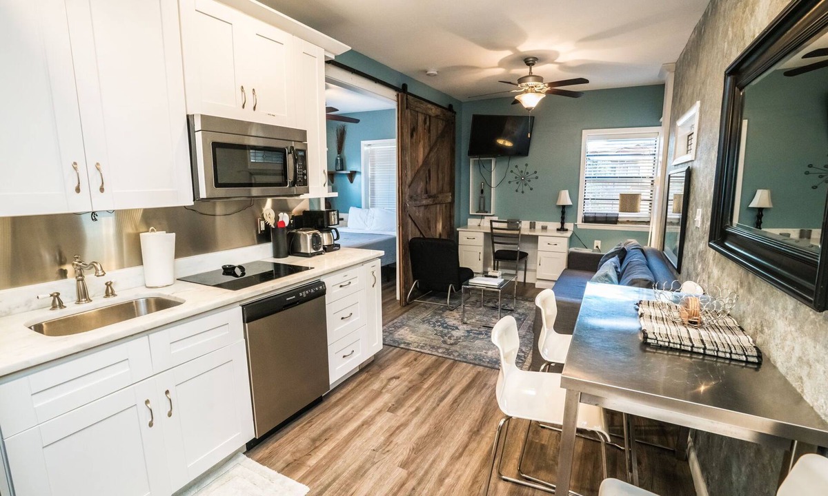 Tampa Heights Apartment | Inn The Heights - Apt. 9