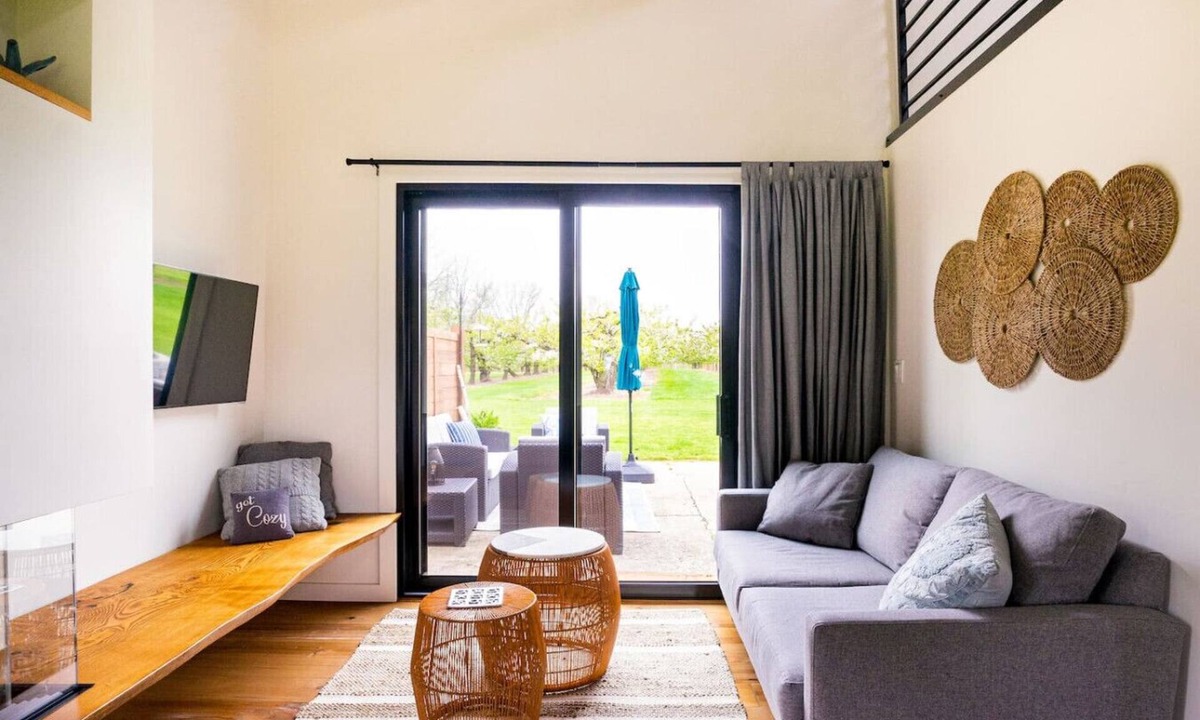 Lincoln Other | Inn The Orchard, Modern Cottage, private Hot Tub