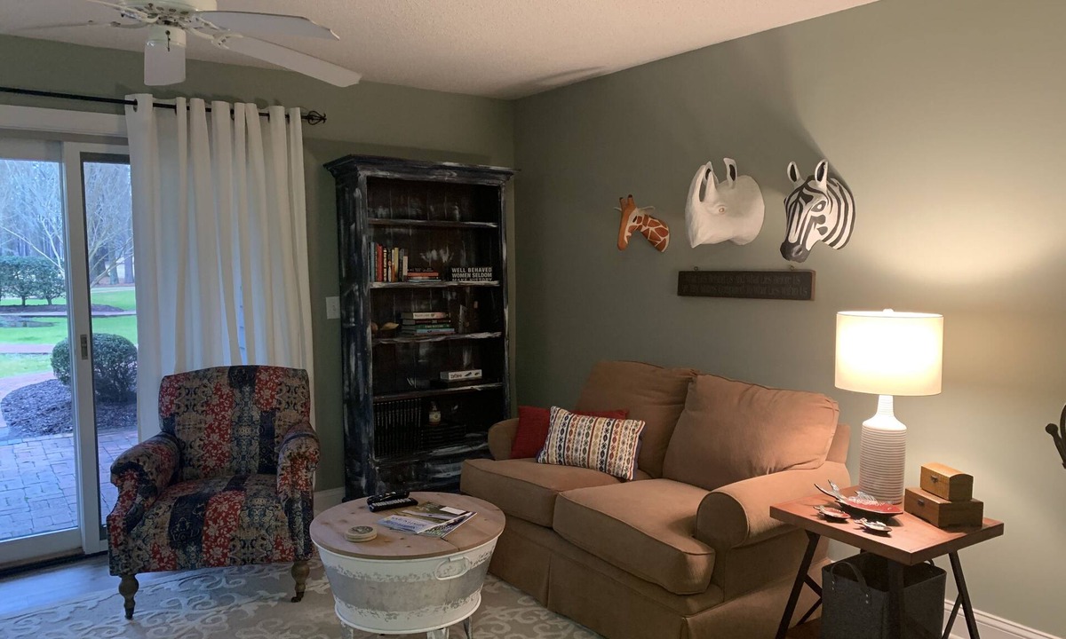 Hertford Condo | Inner Banks Condo With Golf Course and Marina Access