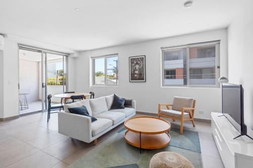 Marrickville Apartment | Inner West 1BR & Balcony - Mins to CBD