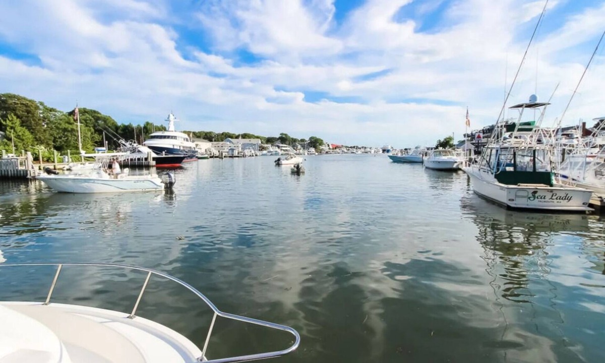 Falmouth Heights Hotel | InnSeason Resorts HarborWalk