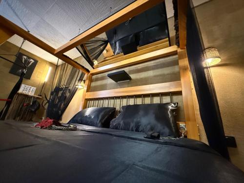 Douzens Hotel | Insinuances