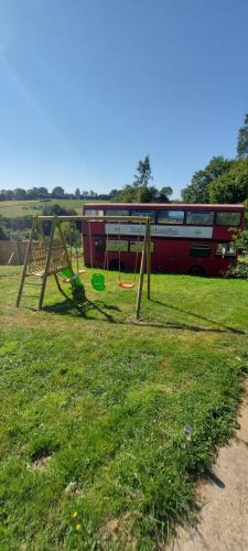 Saint-Philbert-sur-Risle Bed & Breakfast | insolite bus anglais le Buckinghambus