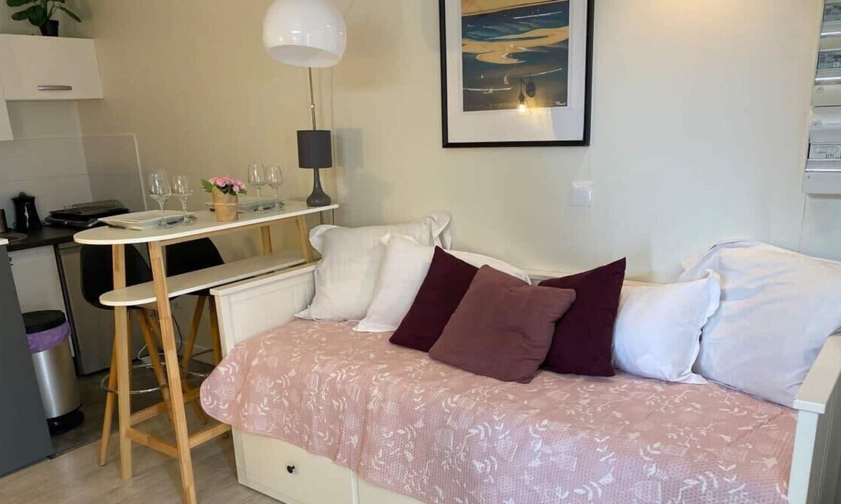 Villenave-d'Ornon Apartment | Inspirantly homespots "Rose" Jacuzzi