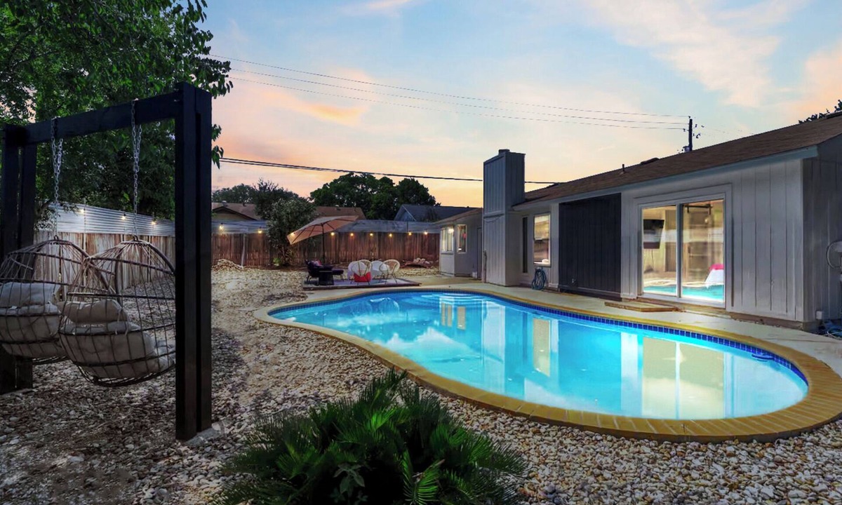 Scofield Farms House | Insta-worthy Bachelorette Pool Party near Domain