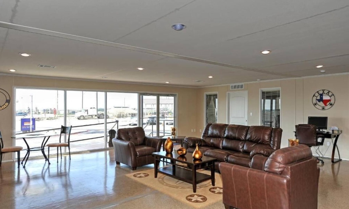 Karnes City Hotel | Instalodge Hotel And Suites