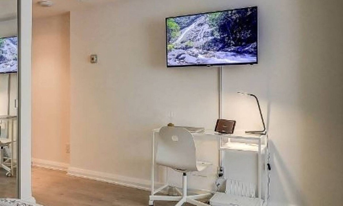 Bloor-Yorkville Apartment | Instant Suites Junior Suite at Yorkville ☆