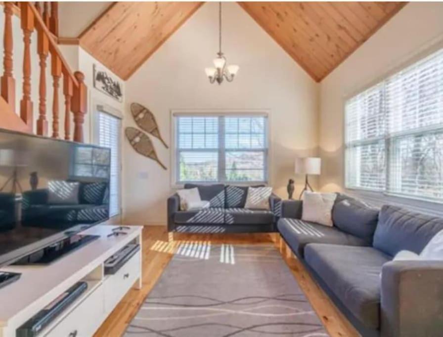 Mont-Tremblant House | Instant Suites Luxury 3 BR Cabin with Breathtaking Views