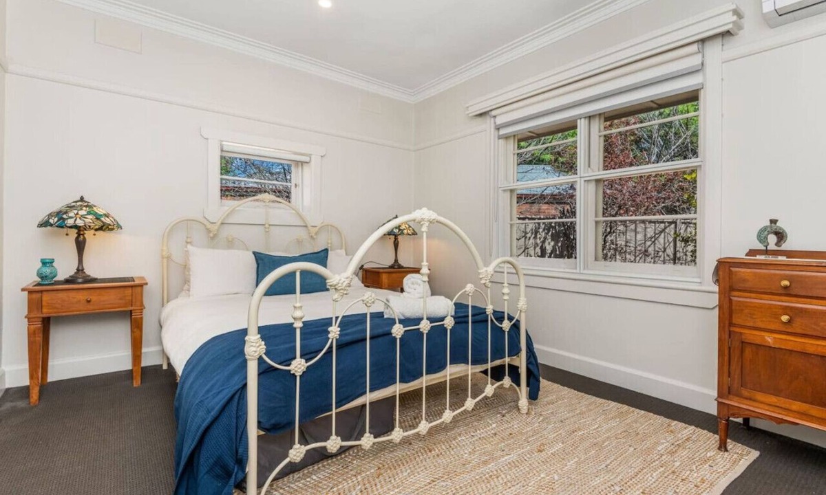 Golden Square House | Insurance Work stays-Pet Friendly-Heating- Netflix