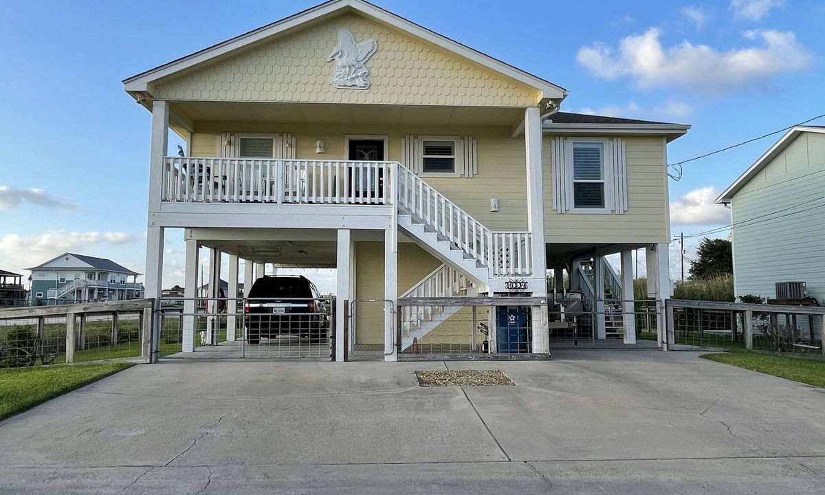 Rockport House | Intercoastal water view! Pet Friendly! Free WIFI!