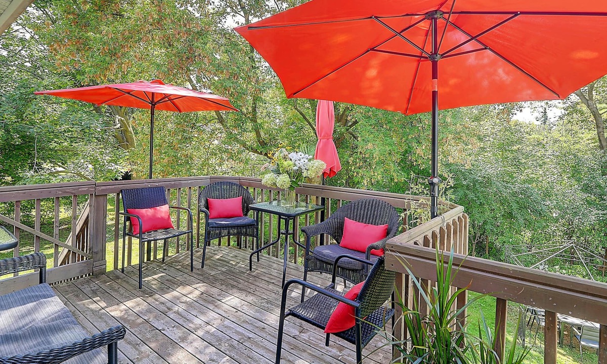 Baie-D'Urfe House | Intergenerational 3 bedroom 1 bathroom