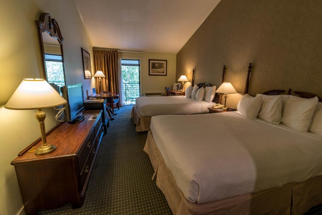 Lakeville Hotel | Interlaken Inn