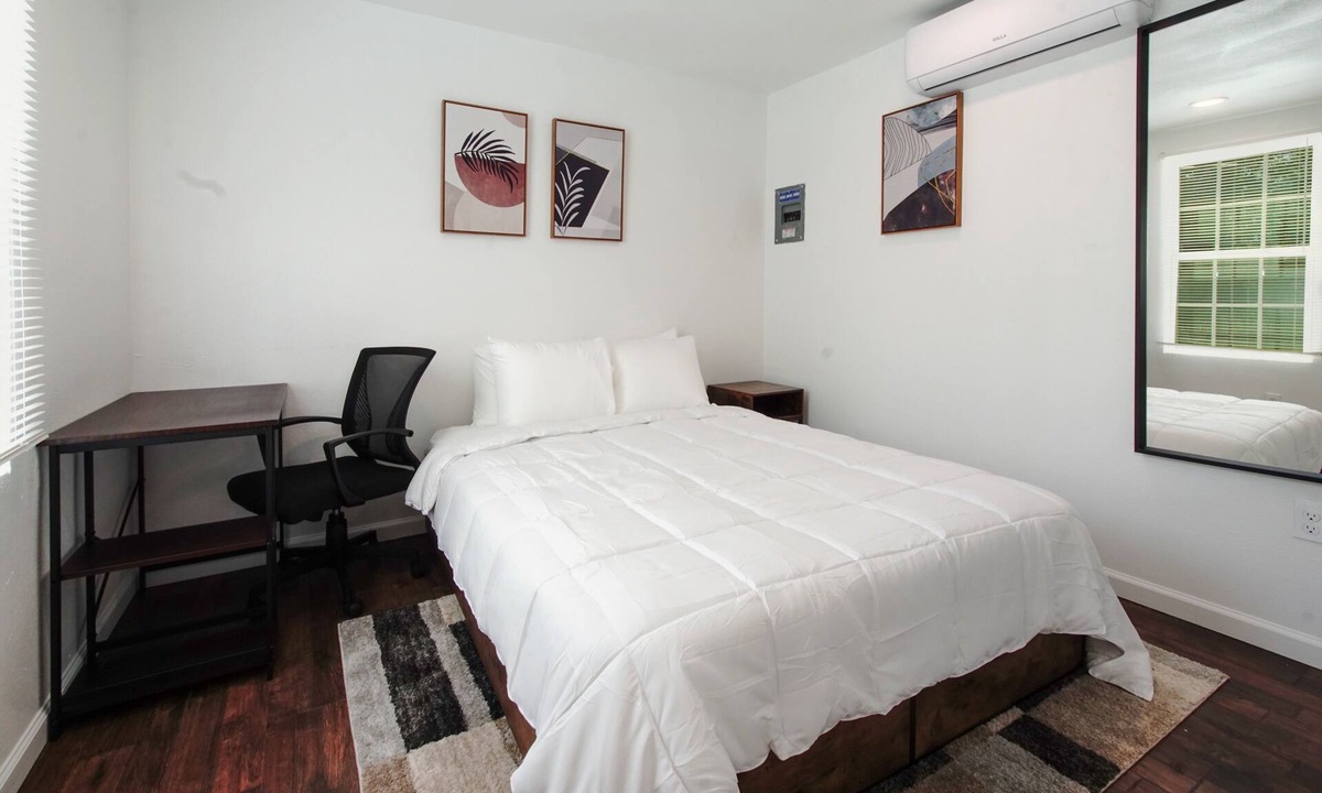Cedar Crest House | Intimate 1-BR Guesthouse+backyard by Downtown Dallas and Design District