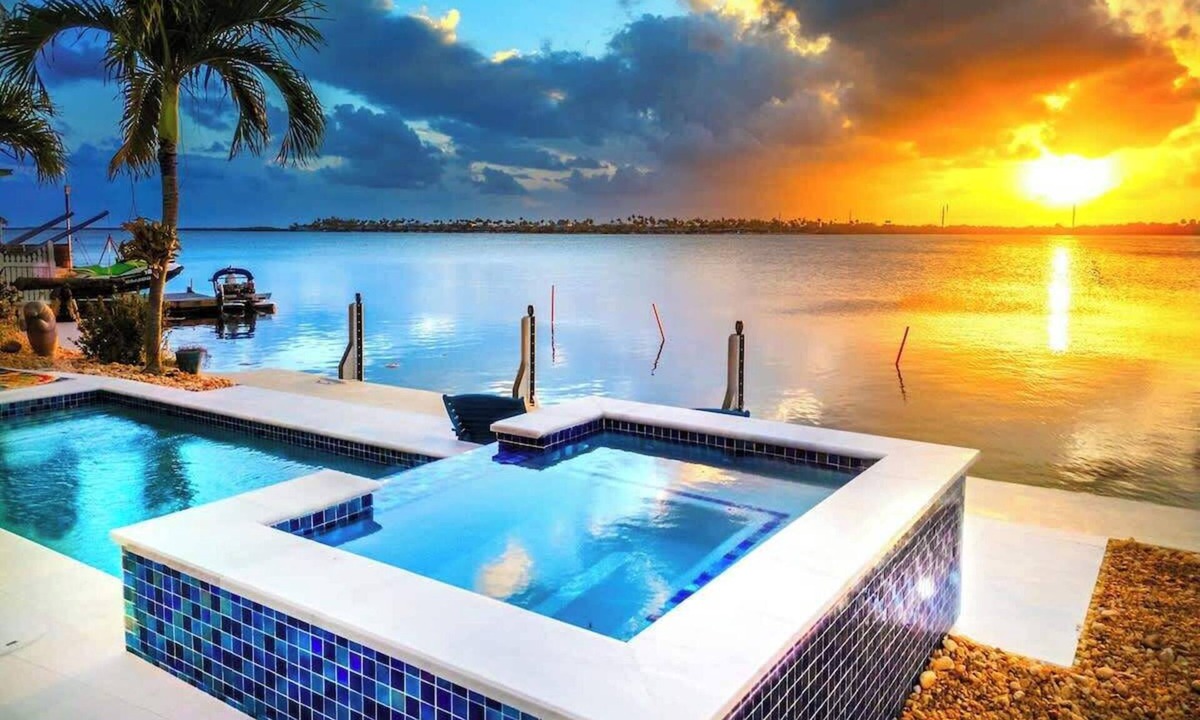 Bay Point House | Into the Blues