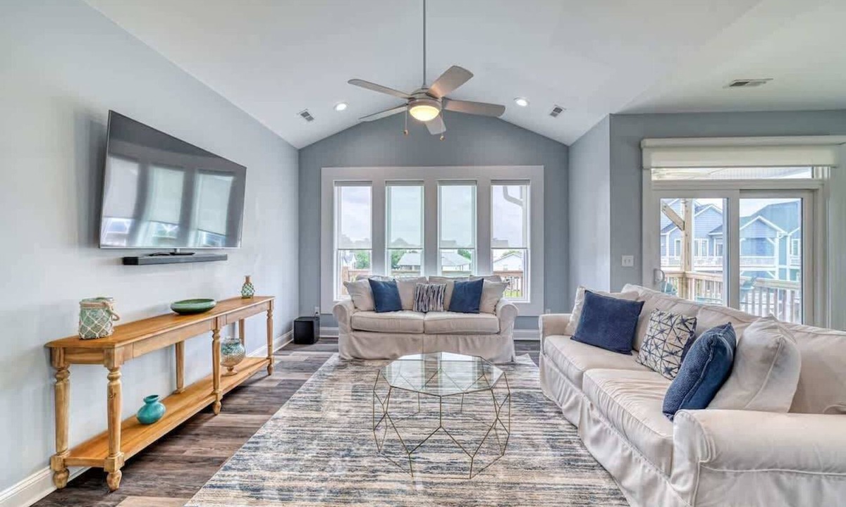 Surf City House | Into The Mystic