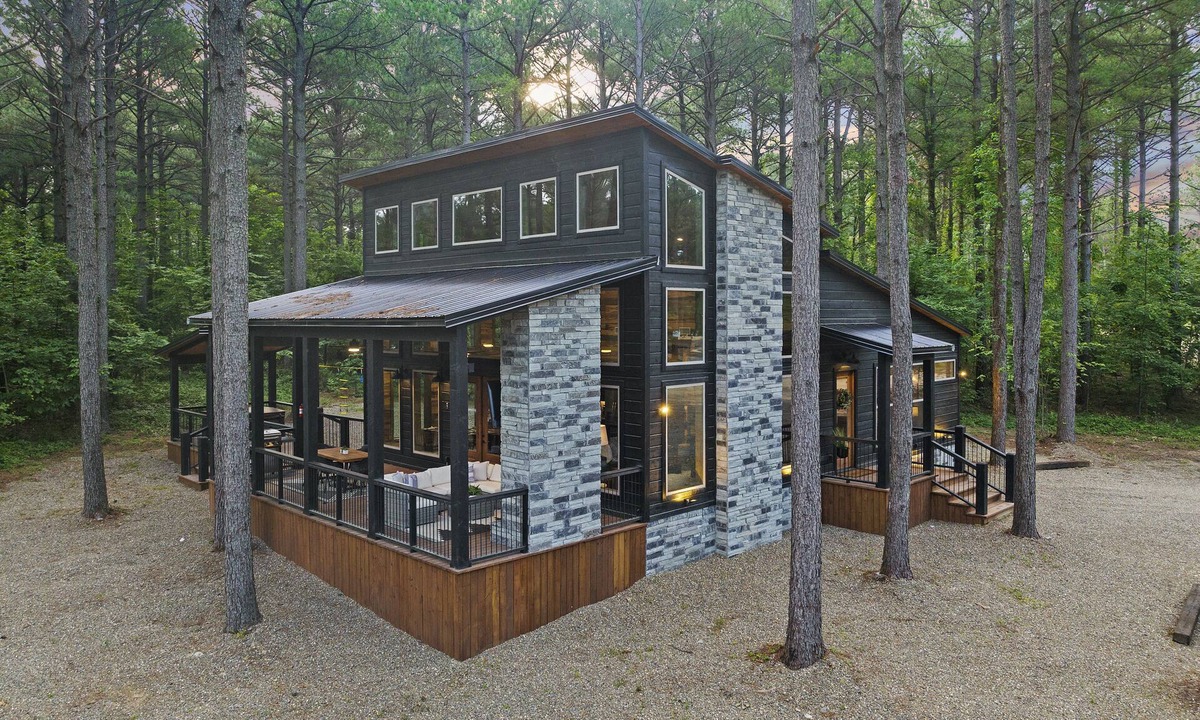 Pickens Cabin | Into The Woods Cabin /Modern Family Cabin/Arcade, Hot Tub, Playset
