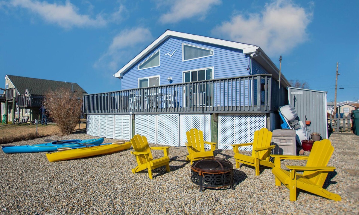 Mystic Island House | Into the Mystic.Escape