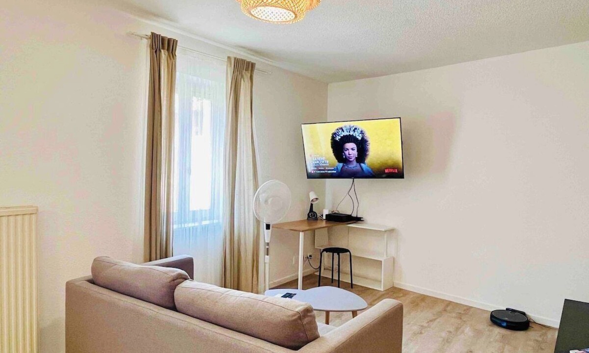 Avignon City Centre Apartment | INTRA-MUROS ★ PRIVATE PARKING ★ SELF CHECK-IN ★ 50" SMART TV