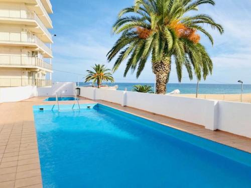 Platja d'Aro Apartment | Investingspain Studio beach paradise front sea views on the beach