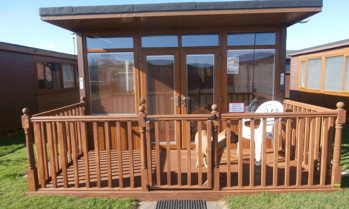 Mablethorpe and Sutton Ski Chalet | Inviting 2-Bed Chalet in Mablethorpe