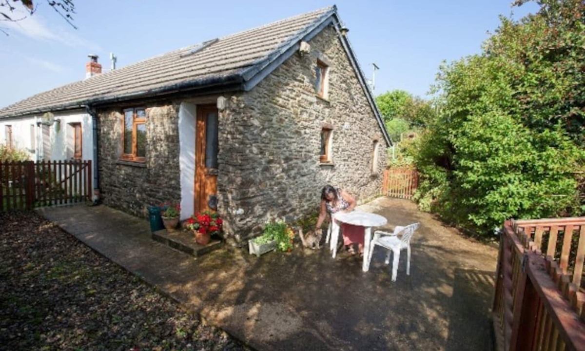 Cenarth Cottage | Inviting 2-Bed Cottage in Newcastle Emlyn