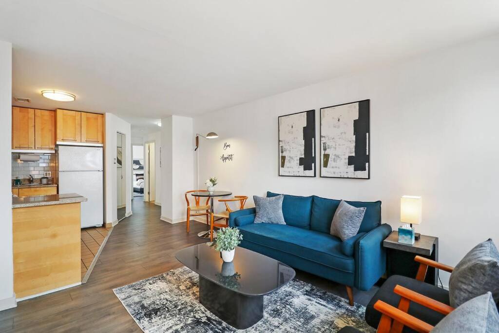 Hyde Park Apartment | Inviting 2-Bedroom Apt in Hyde Park - The Blackwood rep