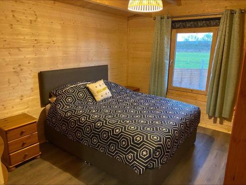 Ashton Under Hill House | Inviting 2-Bedroom Cabin in Ashton Under Hill