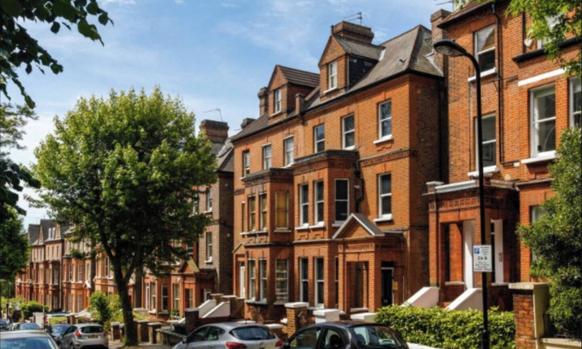 Frognal and Fitzjohns Apartment | Inviting 2BD Victorian Flat, Near Hampstead