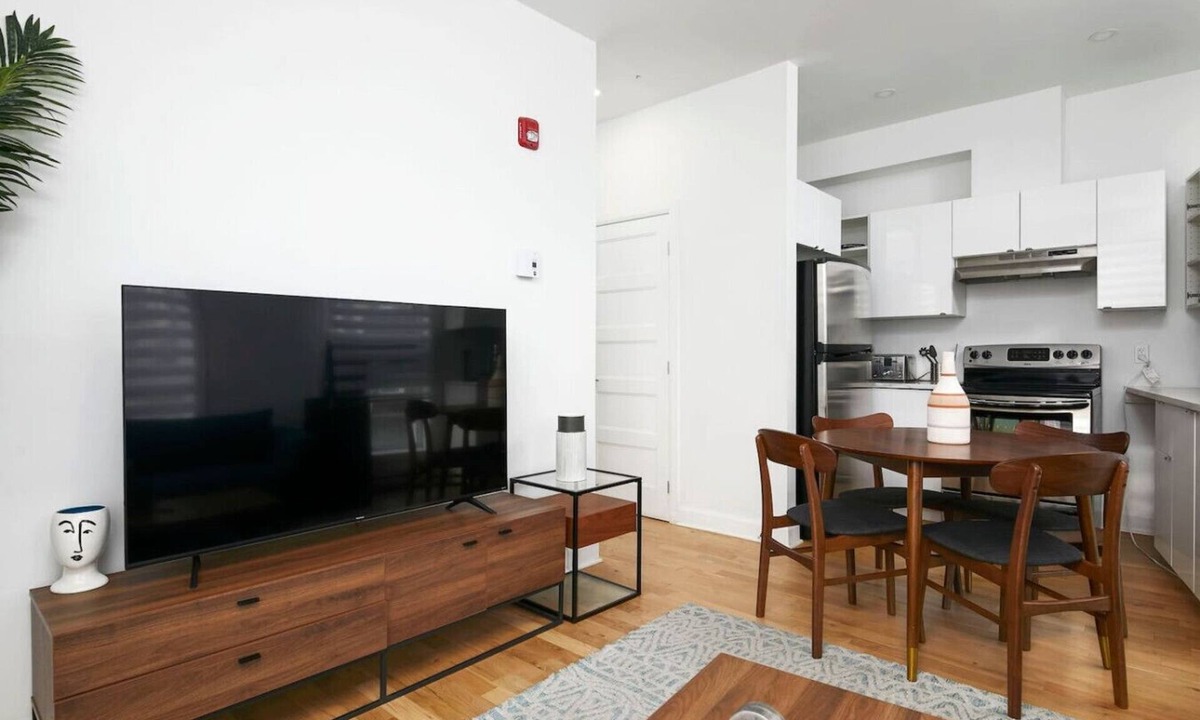 Gay Village Apartment | Inviting 2BR1B in Gay Village & Downtown