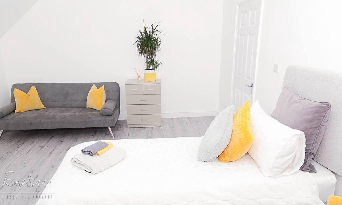 Bromley Common and Keston Apartment | Inviting 3-Bed Apartment in Bromley