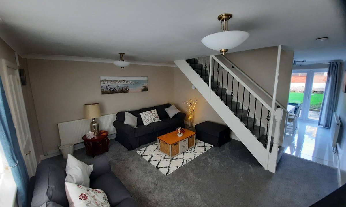 Trentham House | Inviting 3-Bed House in Trentham