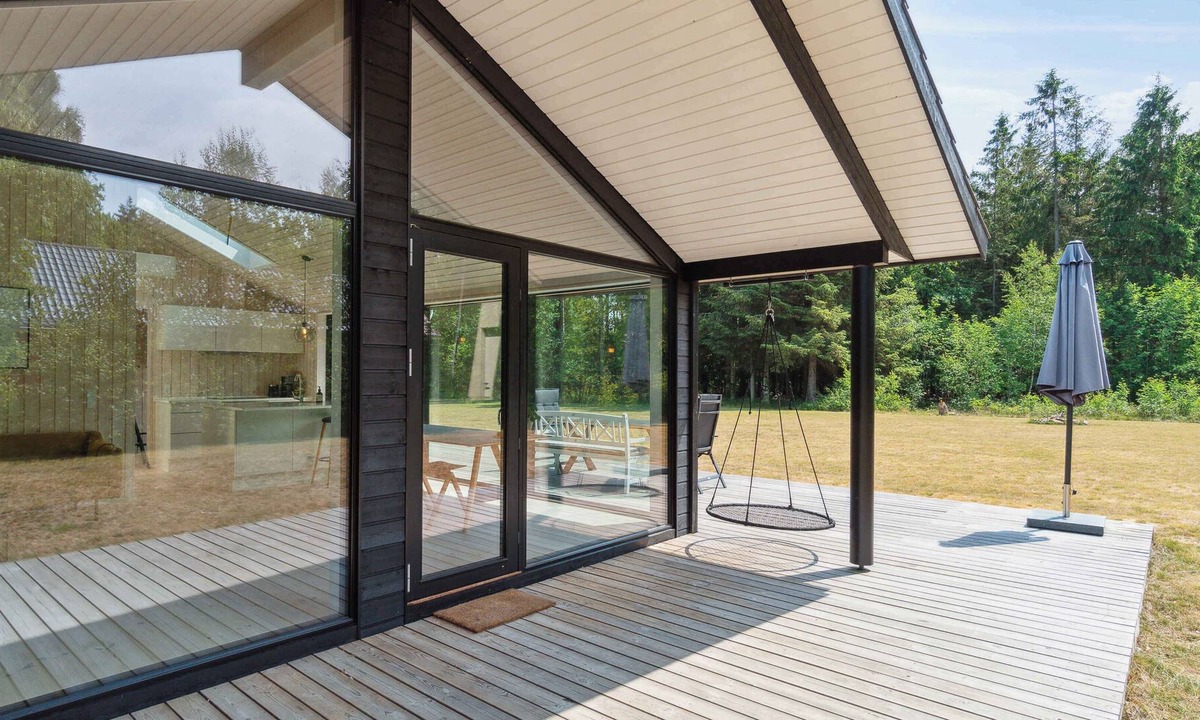 Hasle House | Inviting and bright summer house on Bornholm