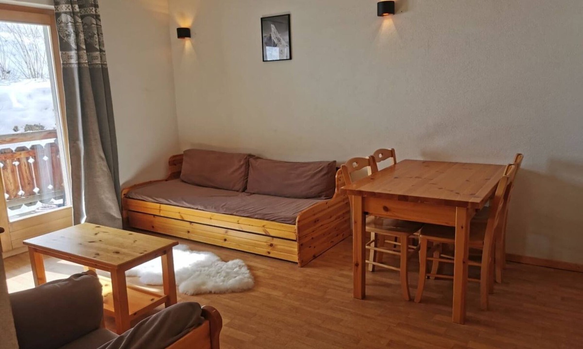 Saint-Pierre-de-Clages Apartment | Inviting apartment near village center