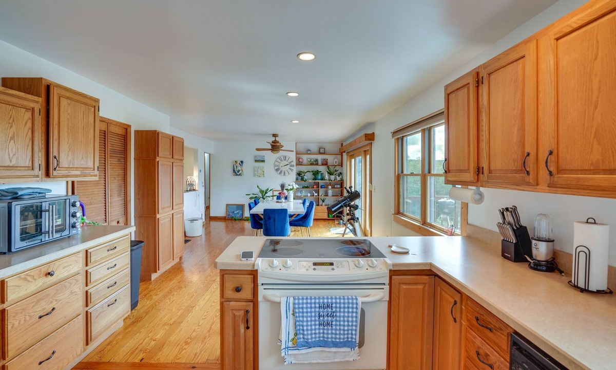 Berne House | Inviting Berne Getaway w/Deck - Pets Welcome!