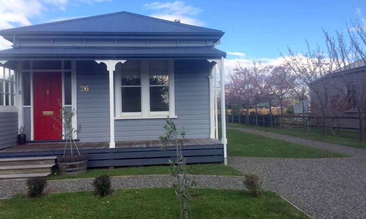 Martinborough Cottage | Inviting cottage close to the square