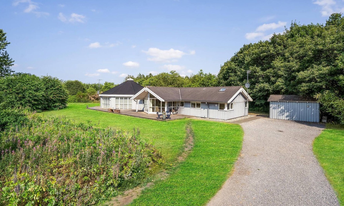 Vemb House | Inviting cottage with large indoor pool.