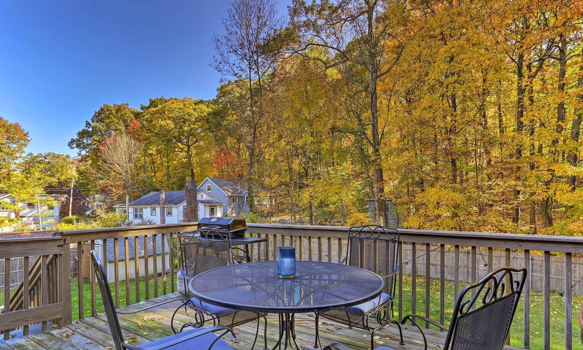 West Milford House | Inviting Hewitt Home Near Hiking & Skiing!