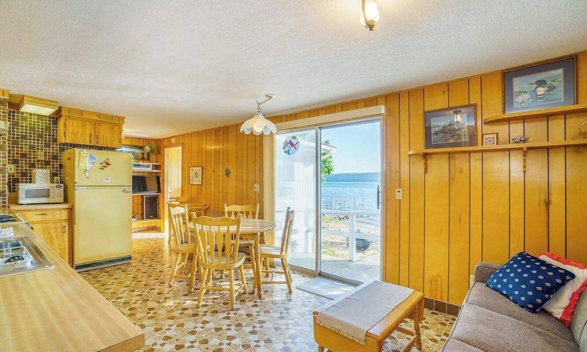 Lake Township House | Inviting home w/free cable and full kitchen - right on the lake