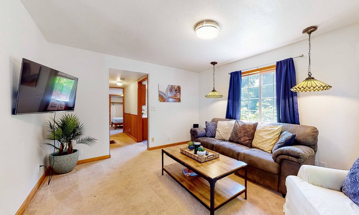 Warrenton House | Inviting home with full kitchen, patio, firepit, & W/D