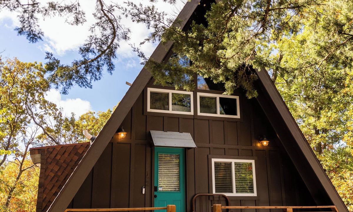 La Cygne Cabin | Inviting Lakefront A-Frame Cabin