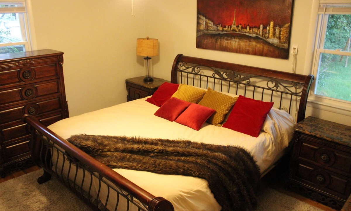 Lanham House | Inviting Lanham Suite - Quiet and Close to DC!