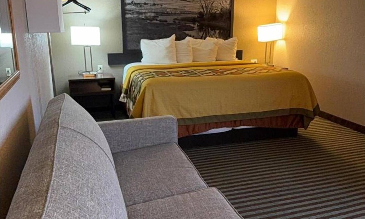 Lexington Hotel | Inviting Lexington Suite Perfect for Travelers |Pet-Friendly Stay + Free Parking