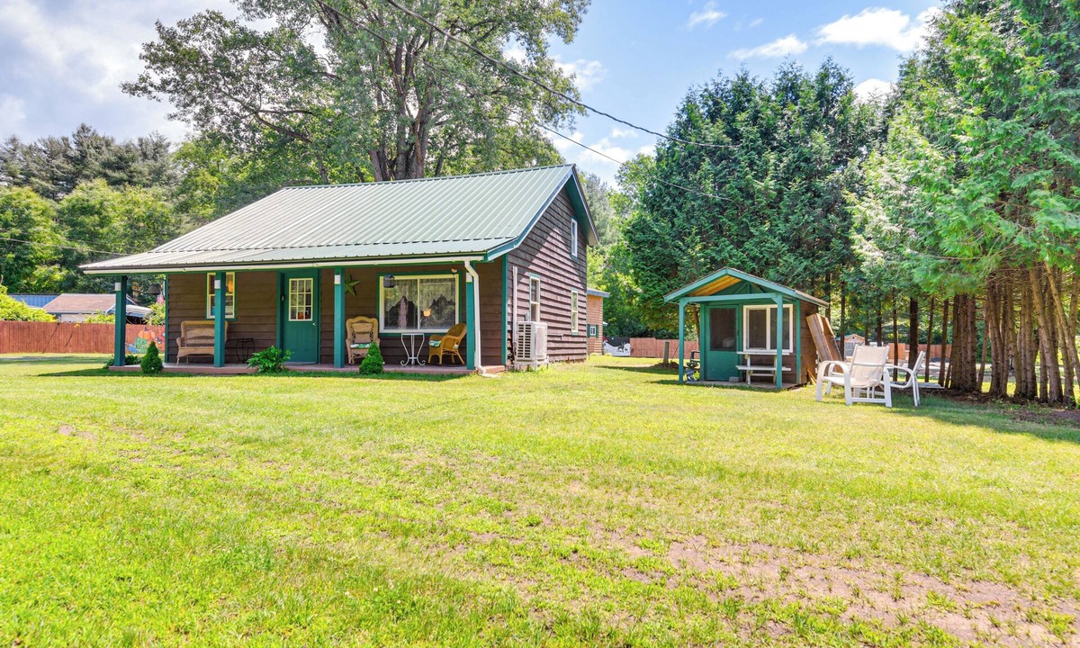 Peru Cabin | Inviting Peru Cabin w/Patio, Grill & River Access