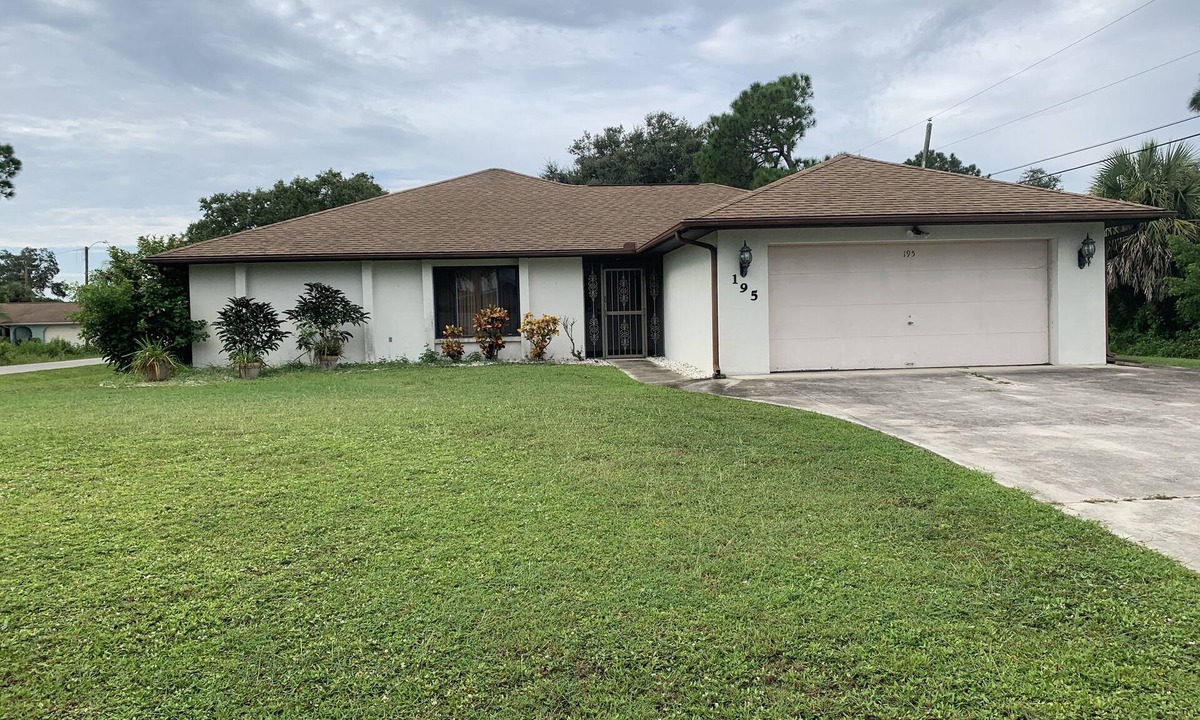 South Venice House | Inviting Venice Home with Old Florida Charm Close to Everything