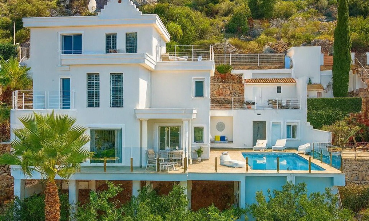 Pedreguer Villa | Inviting villa above Denia with views of the mountains and sea. Pets ❤️